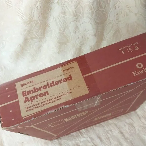 NIB KiwiCo Maker Crate Box Embroidered Apron - Picture 3 of 6